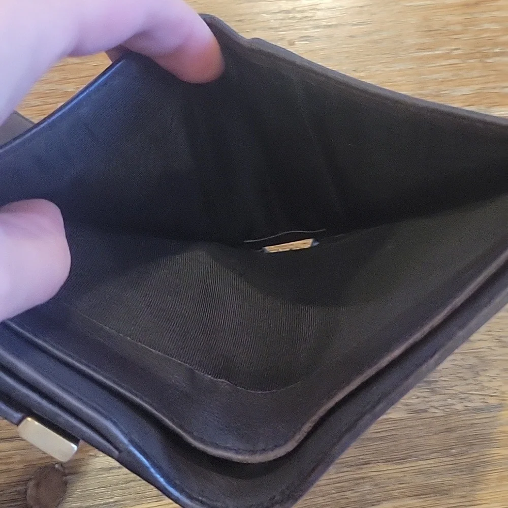 Authentic Gucci GG Wallet - Picture 6 of 7